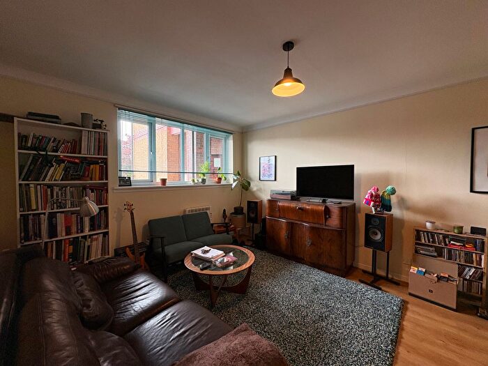 2 Bedroom Flat To Rent In Baronson Gardens, Northampton, NN1