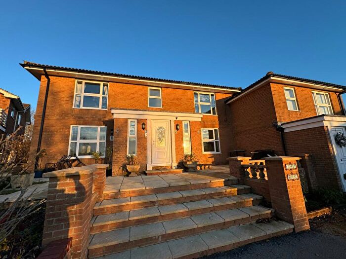 2 Bedroom Flat To Rent In Tithe Barn Crescent, Old Town, Swindon, SN1