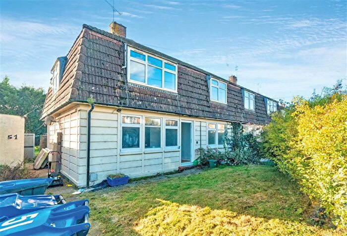 2 Bedroom Flat For Sale In Woodland Avenue, Burgess Hill, RH15