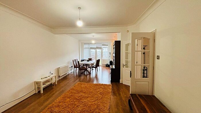 3 Bedroom Terraced House To Rent In Brockham Drive, Ilford, IG2