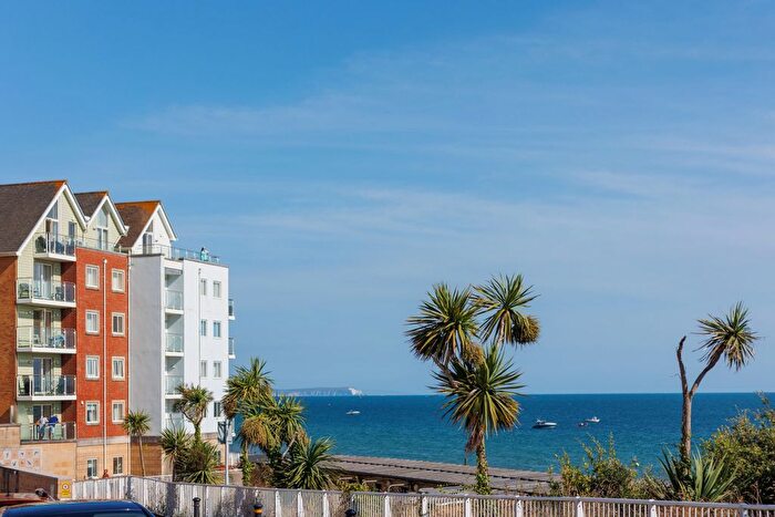 2 Bedroom Flat To Rent In Honeycombe Beach, Honeycombe Chine, Bournemouth, BH5