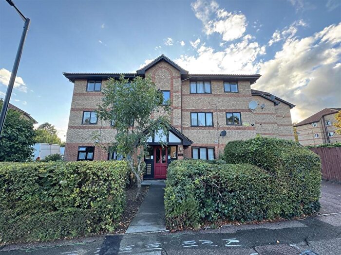 1 Bedroom Flat To Rent In Dalrymple Close, Southgate, N14