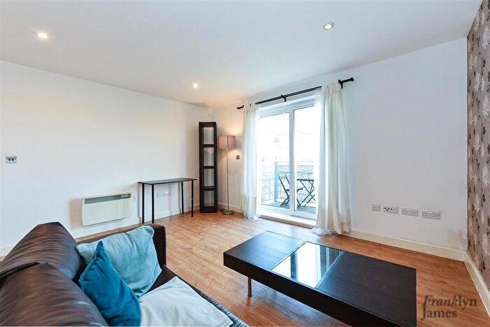 2 Bedroom Flat To Rent In Rosegate House, Bow, London, E3