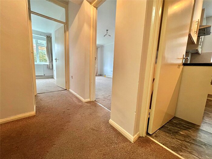 2 Bedroom Flat To Rent In Brownlow Road, London, N11