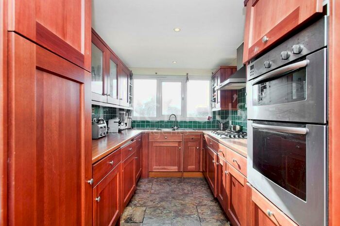 3 Bedroom Semi-Detached House To Rent In Wentworth Close, London, N3