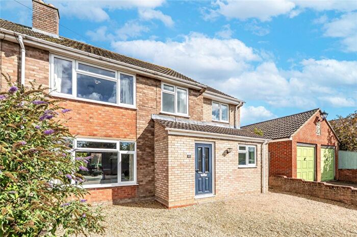 4 Bedroom Semi-Detached House For Sale In Barnes Road, Didcot, Oxfordshire, OX11