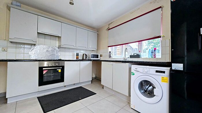 2 Bedroom End Of Terrace House To Rent In Collingwood Road, Sutton, SM1