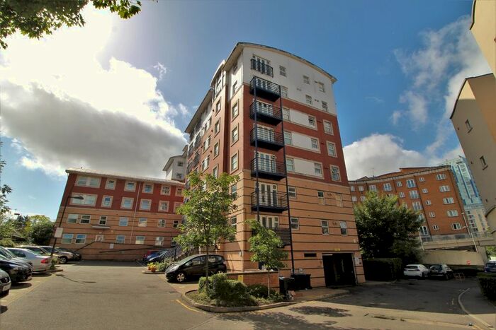 2 Bedroom Flat To Rent In The Spires, Selden Hill, Hemel Hempstead, Hertfordshire, HP2