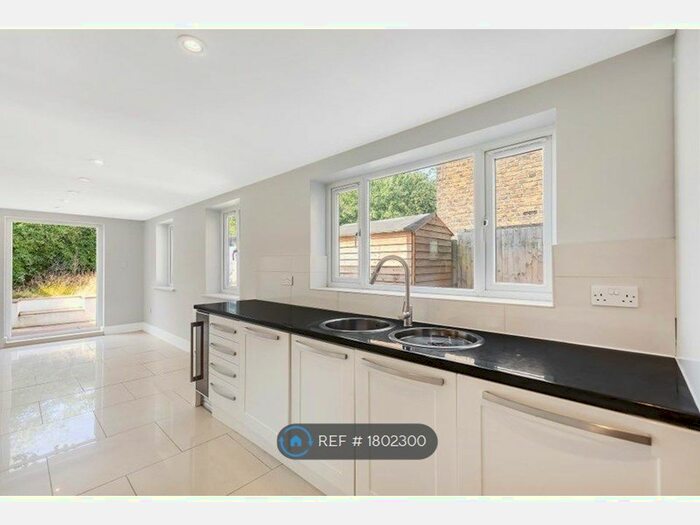 4 Bedroom Semi-Detached House To Rent In Eastbourne Road, Brentford, TW8