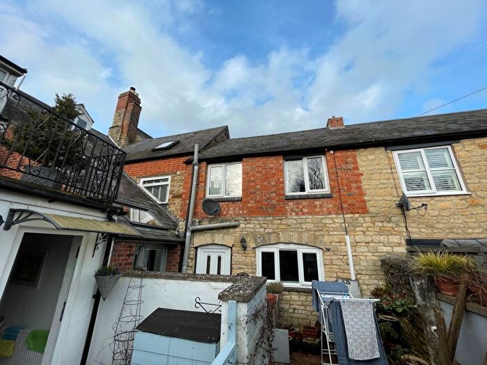 1 Bedroom Cottage For Sale In Ostlers Cottage, A High Street, Brackley, Northamptonshire, NN13