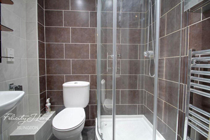 3 Bedroom Flat To Rent In Thornhill Crescent, London, N1