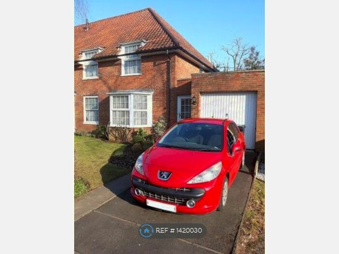 2 Bedroom Semi-Detached House To Rent In The Cloisters, Welwyn Garden City, AL8