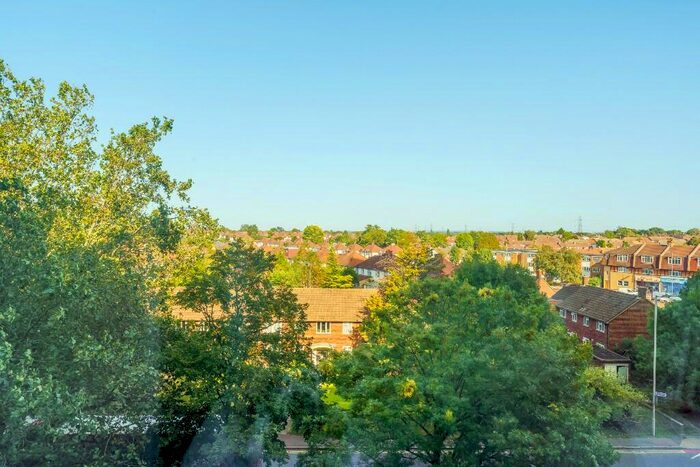 1 Bedroom Flat To Rent In Ewell Road, Surbiton, Surrey, KT6