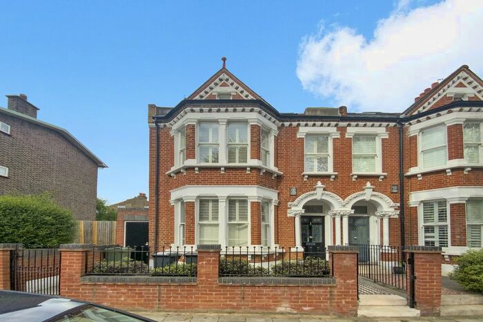 5 Bedroom Semi-Detached House To Rent In Lessar Avenue, Clapham South, SW4