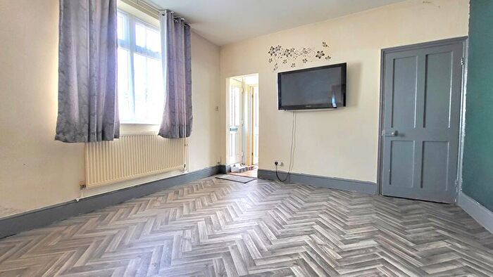 3 Bedroom End Of Terrace House For Sale In Wellington Street, Peterborough, PE1