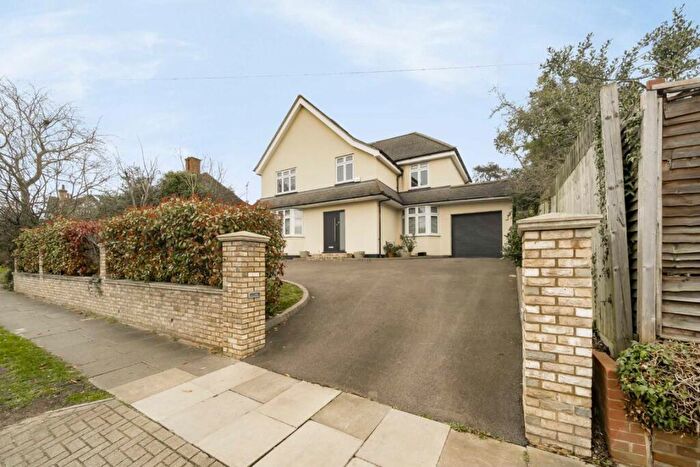 5 Bedroom House To Rent In Park Road, New Barnet, EN4