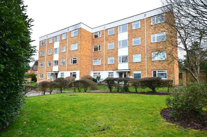 2 Bedroom Apartment For Sale In The Cloisters, Frimley, GU16
