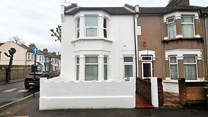 3 Bedroom End Of Terrace House For Sale In Shrewsbury Road, Forest Gate, E7