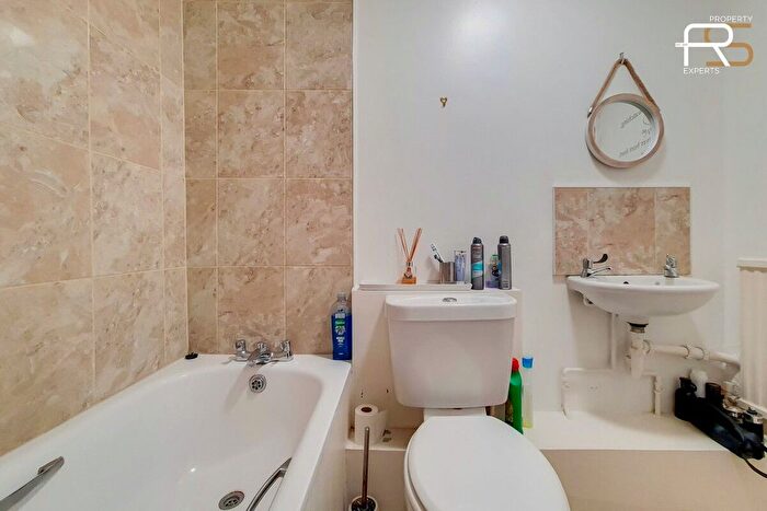 1 Bedroom Flat To Rent In Russets Close, Chingford, E4