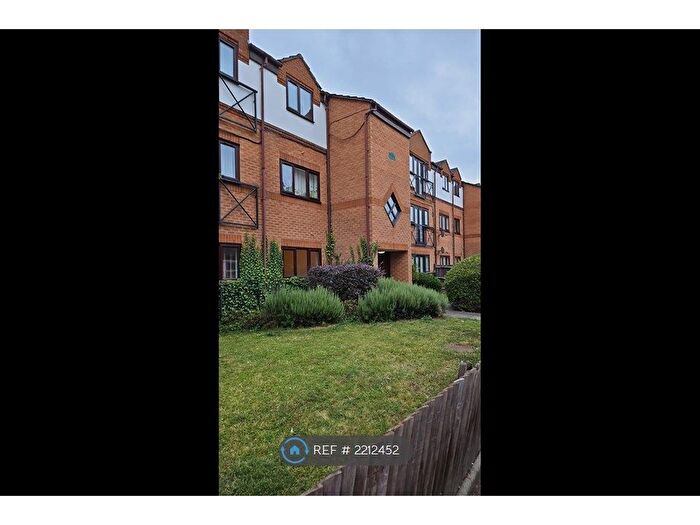 1 Bedroom Flat To Rent In Phoenix Court, Enfield, EN3