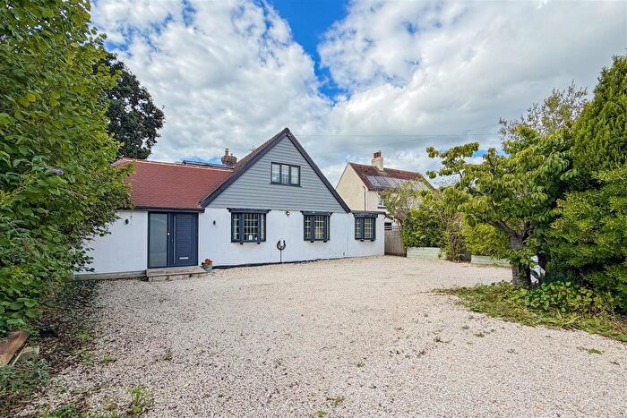4 Bedroom Semi-Detached Bungalow To Rent In Peartree Lane, Bexhill, TN39