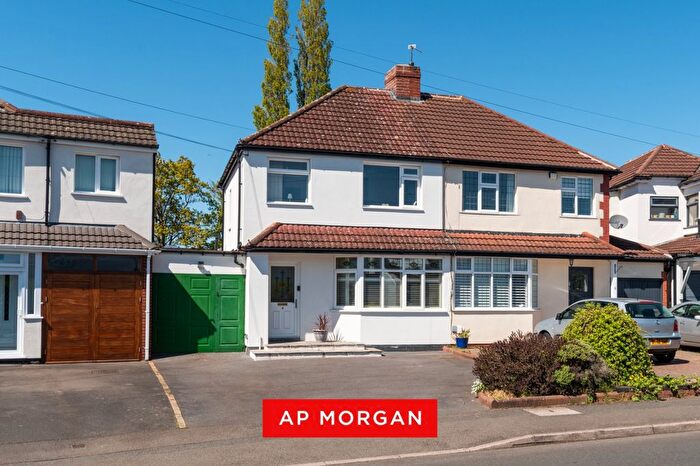 3 Bedroom Semi Detached House For Sale In Yoxall Road, Shirley, Solihull, West Midlands, B90
