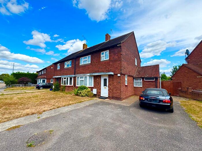 3 Bedroom Semi-Detached House For Sale In Yew Tree Drive, Guildford, GU1
