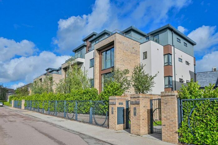 3 Bedroom Flat For Sale In Coleman Court, Holders Hill, London, NW4