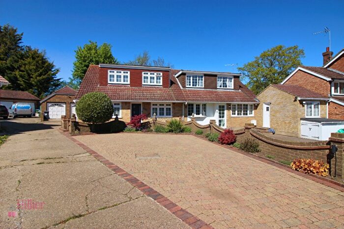 4 Bedroom Semi-Detached House For Sale In Phelps Close, West Kingsdown, TN15