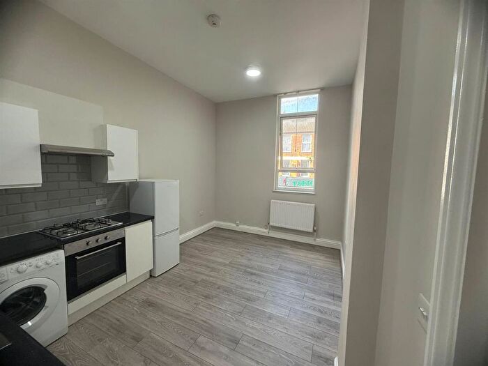 1 Bedroom Flat To Rent In High Road, Leyton, London, E10