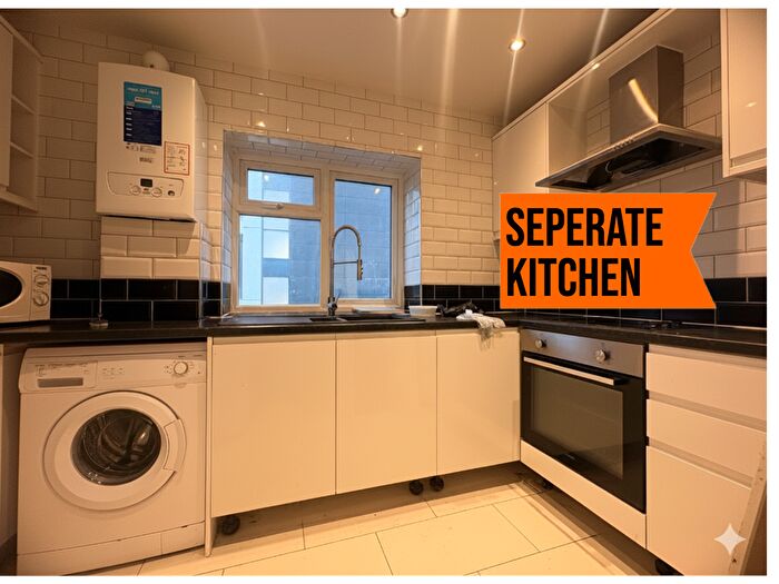 3 Bedroom Flat To Rent In Hanwell, W7