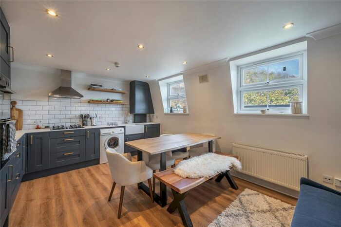 3 Bedroom Flat To Rent In Lough Road, Lower Holloway, N7