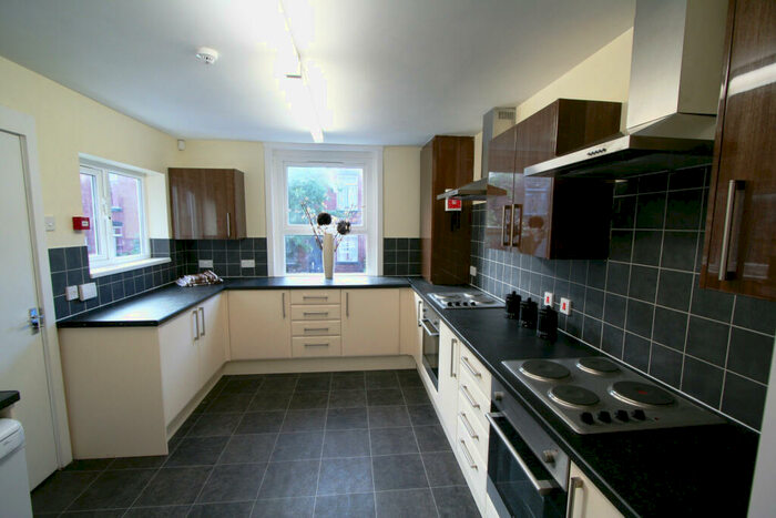 9 Bedroom House To Rent In Hyde Park Road, Leeds, LS6