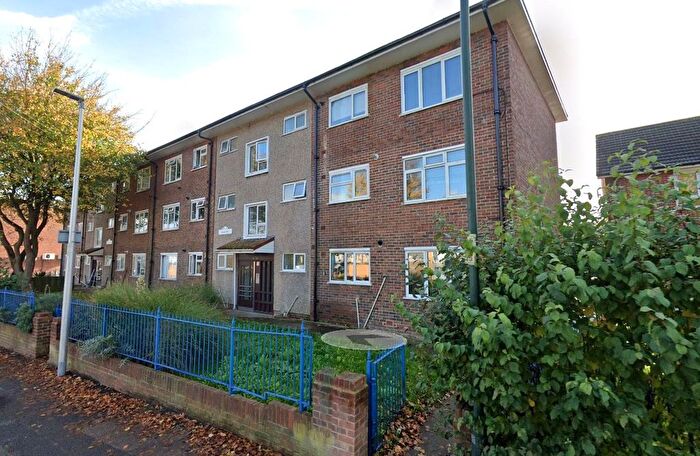 2 Bedroom Flat To Rent In Bligh Way, Rochester, Kent, ME2