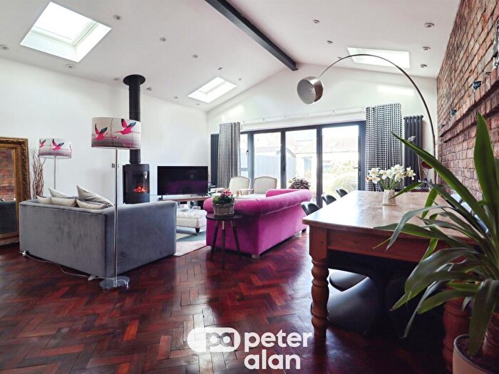 3 Bedroom Semi-Detached Bungalow For Sale In Maplewood Avenue, Cardiff, CF14