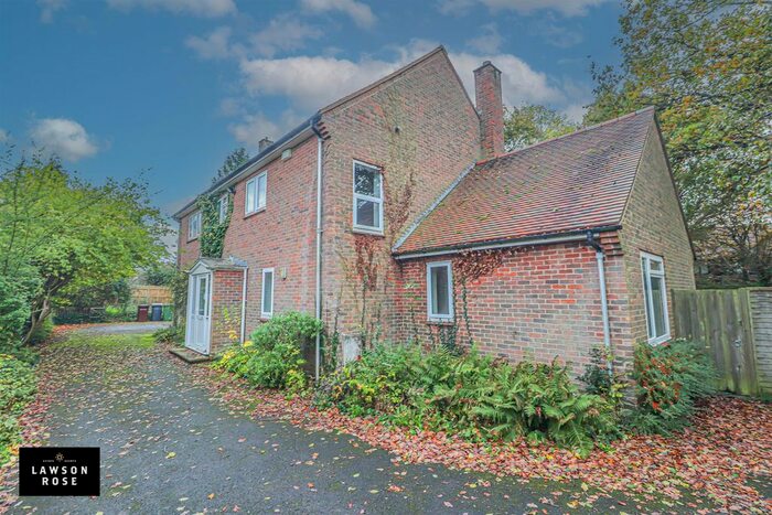 4 Bedroom Detached House To Rent In Church Road, Swanmore, Southampton, SO32