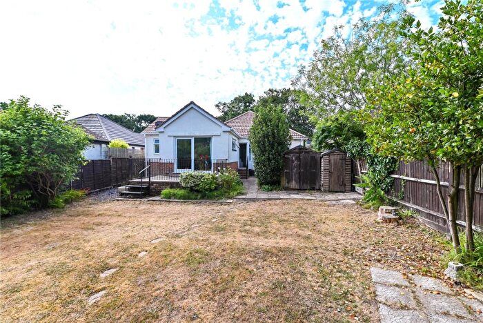 1 Bedroom Bungalow For Sale In Manor Road, New Milton, Hampshire, BH25