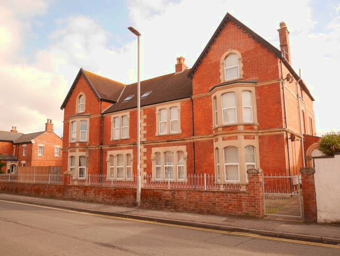 3 Bedroom Flat To Rent In Berrow Road, Burnham-On-Sea, Somerset, TA8