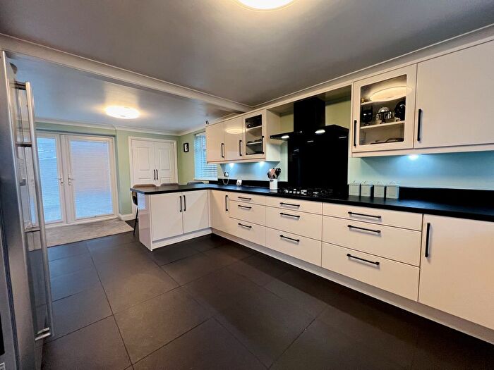 3 Bedroom Semi-detached House For Sale In Barlings Avenue, Scunthorpe, DN16