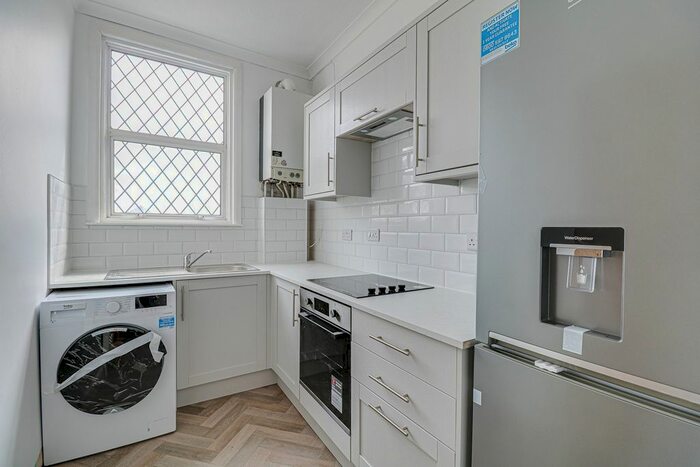 1 Bedroom Flat To Rent In Fairleigh Drive, Leigh-On-Sea, SS9