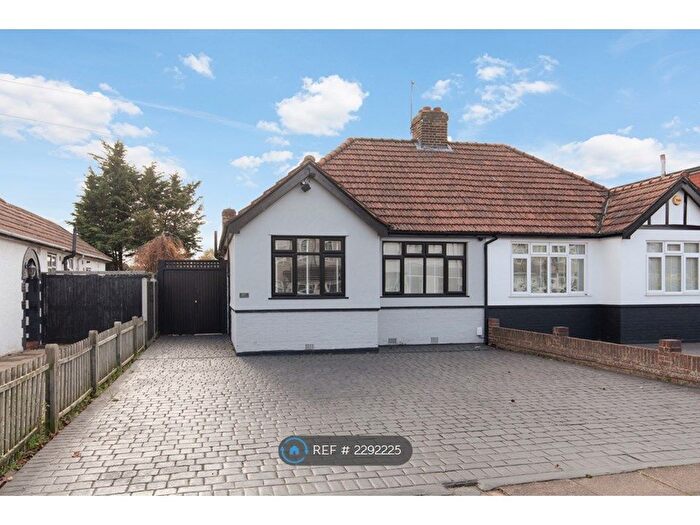 2 Bedroom Bungalow To Rent In Old Farm Avenue, Sidcup, DA15