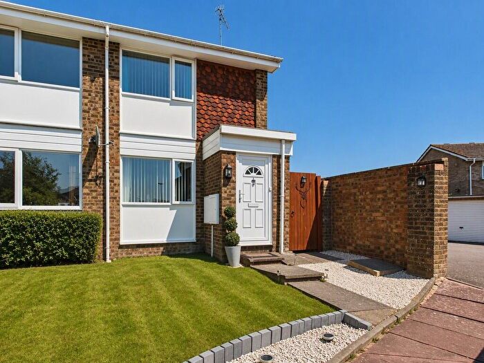 2 Bedroom End Of Terrace House To Rent In Edmonton Road, Worthing, BN13