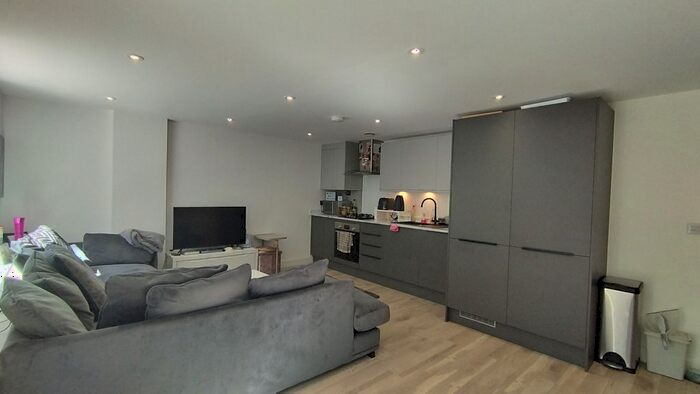 1 Bedroom Flat To Rent In Windmill Lane, Hanwell, UB2