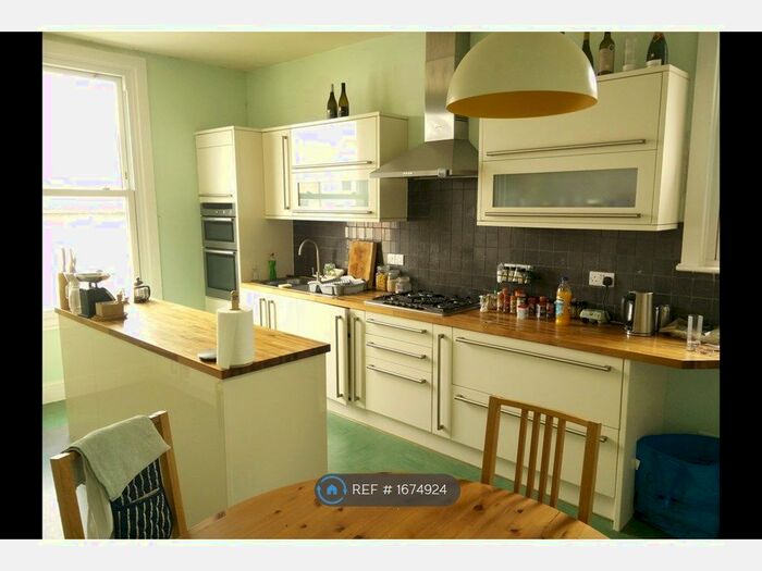2 Bedroom Flat To Rent In Seymour Avenue, Bristol, BS7