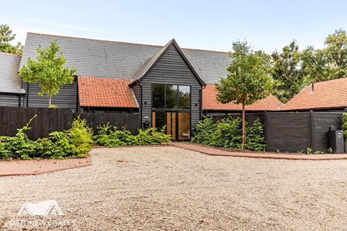 3 Bedroom Semi-Detached House For Sale In Burton End, Stansted, CM24