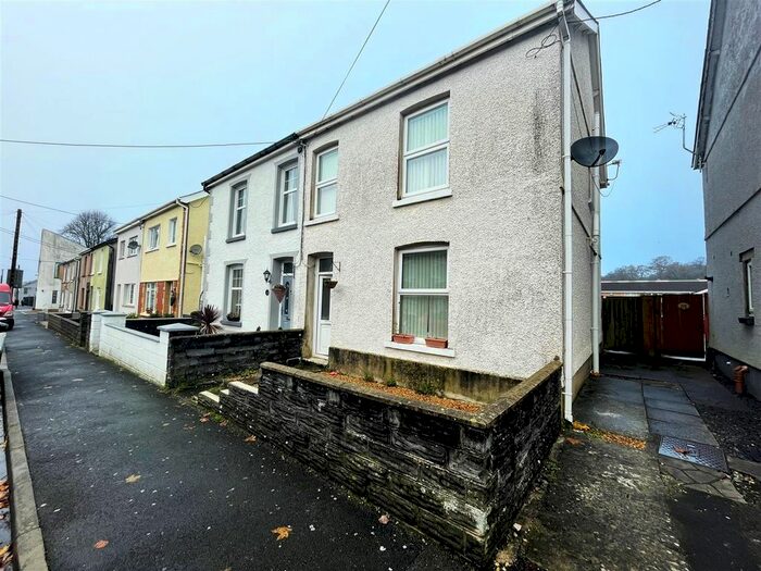 Houses for sale in Ffordd Y Glowyr, SA18, Sir Gaerfyrddin