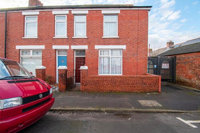 2 Bedroom End Of Terrace House For Sale In Castle Street, Barry, CF62