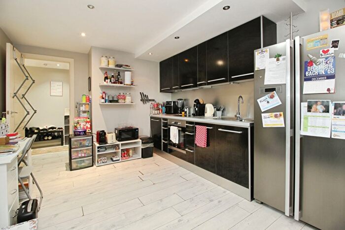 2 Bedroom Flat For Sale In West Point, Wellington Street, Leeds, West Yorkshire, LS1