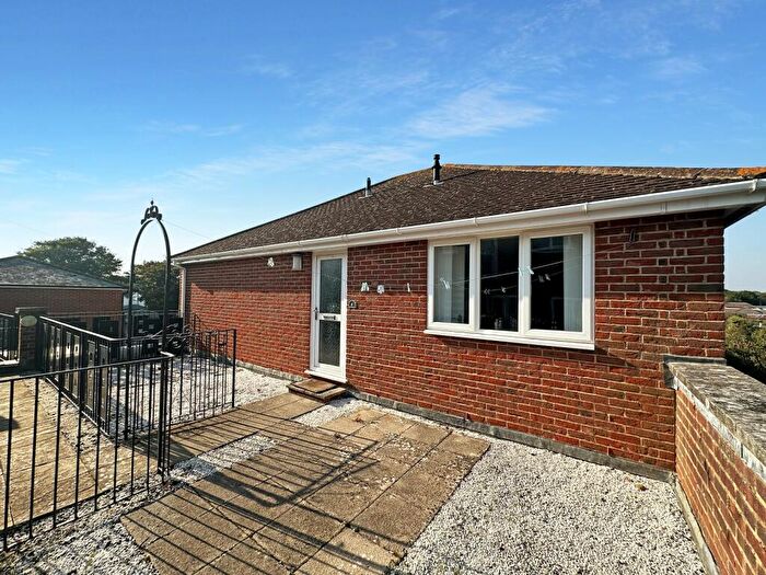 1 Bedroom Flat To Rent In - Lymington Road, Highcliffe, Dorset., BH23