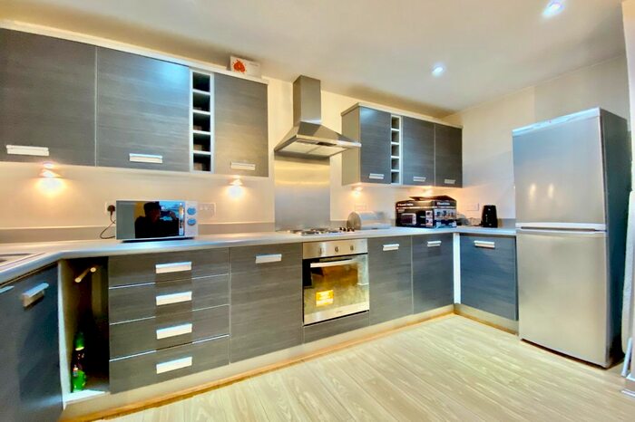 2 Bedroom Flat To Rent In Bouverie Court, Leeds, West Yorkshire, LS9